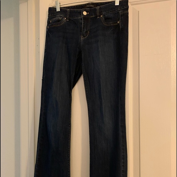 Bootleg size 4 White House black market jeans - Picture 2 of 2